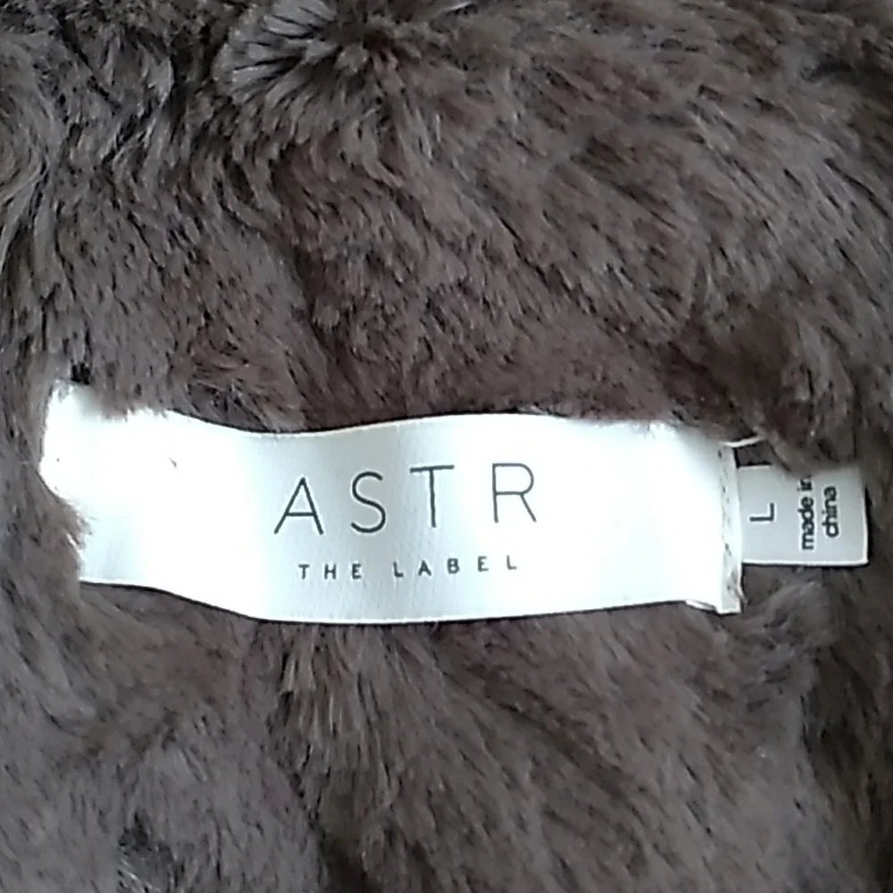 ASTR The Label Faux Fur Coat - Picture 4 of 6